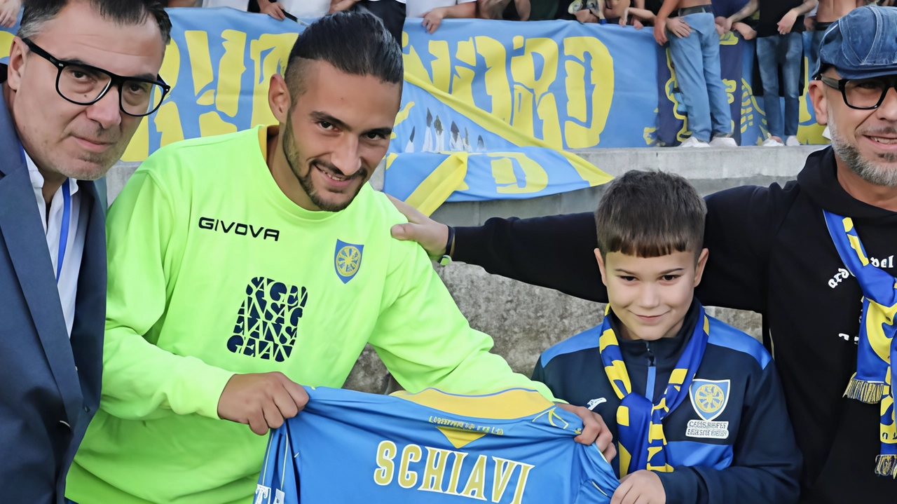 E’ cambiata la categoria ma lo stadio dei Marmi continua a confermarsi un fortino quasi inespugnabile per la Carrarese. Da... E’ cambiata la categoria ma lo stadio dei Marmi continua a confermarsi un fortino quasi inespugnabile per la Carrarese. Da...