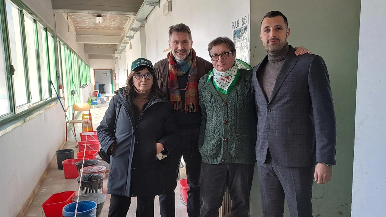 A presentarlo sono stati i rappresentanti dell’Rsu Cisl dopo i numerosi episodi d’infiltrazioni "Sono stati effettuati dei lavori di ristrutturazione, ma la situazione è peggiore di prima". A presentarlo sono stati i rappresentanti dell’Rsu Cisl dopo i numerosi episodi d’infiltrazioni "Sono stati effettuati dei lavori di ristrutturazione, ma la situazione è peggiore di prima".