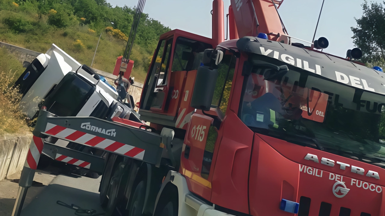 GROSSETO Sabato di incidenti stradali sulle strade maremmane: lungo la strada provinciale del Monte Amiata, in località Capenti, nel comune di... GROSSETO Sabato di incidenti stradali sulle strade maremmane: lungo la strada provinciale del Monte Amiata, in località Capenti, nel comune di...