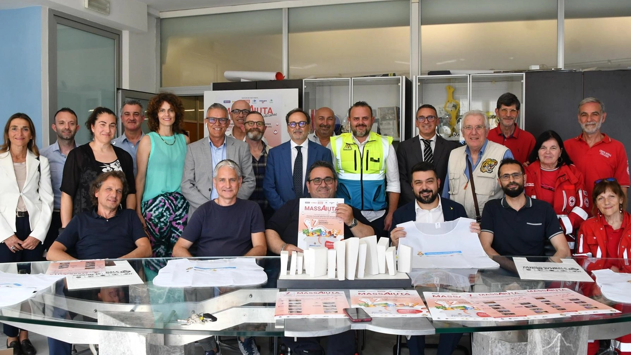 La presentazione a palazzo comunale dell’iniziativa ’MassAiuta’ (foto di Paola Nizza) La presentazione a palazzo comunale dell’iniziativa ’MassAiuta’ (foto di Paola Nizza)