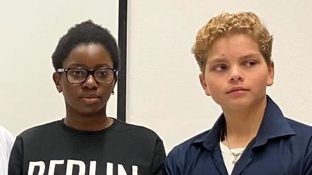 Insegnante lascia eredità di 45mila euro agli studenti meritevoli. Cerimonia di consegna borse di studio alla scuola Marco Polo di Prato. Gesto di amore e dedizione verso lo studio. Insegnante lascia eredità di 45mila euro agli studenti meritevoli. Cerimonia di consegna borse di studio alla scuola Marco Polo di Prato. Gesto di amore e dedizione verso lo studio.