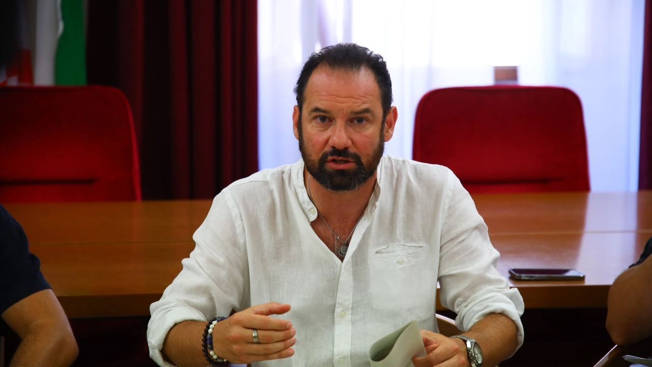 L’ex sindaco Alessio Falorni ha sventato un furto in un supermercato a Castelfiorentino L’ex sindaco Alessio Falorni ha sventato un furto in un supermercato a Castelfiorentino