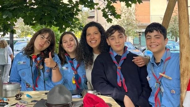 L’assessora Claudia Berti con alcuni scout del gruppo. Agesci di Capannori L’assessora Claudia Berti con alcuni scout del gruppo. Agesci di Capannori