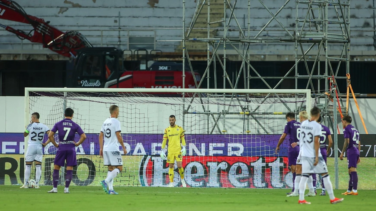 Sopralluoghi e contatti per ’nascondere’ il maxi cantiere agli occhi degli spettarori e delle telecamere. Il nodo della mancanza di spazi, ma per la maxi sfida contro i nerazzurri si punta a risolvere il problema. Sopralluoghi e contatti per ’nascondere’ il maxi cantiere agli occhi degli spettarori e delle telecamere. Il nodo della mancanza di spazi, ma per la maxi sfida contro i nerazzurri si punta a risolvere il problema.