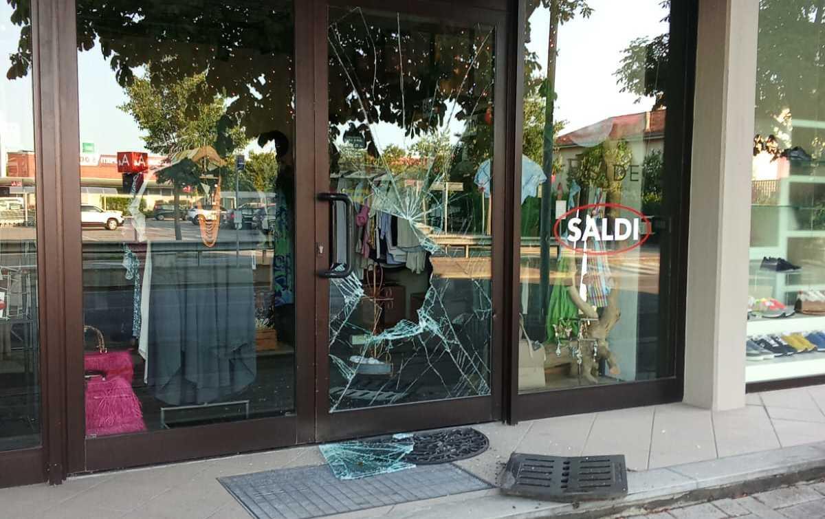 https://www.lanazione.it/image-service/view/acePublic/alias/contentid/YWNhYjdiMjgtMGEwOS00/0/negozi-nel-mirino-dei-ladri-scrivero-nota-al-prefetto.jpeg?f=1.91:1&w=1200