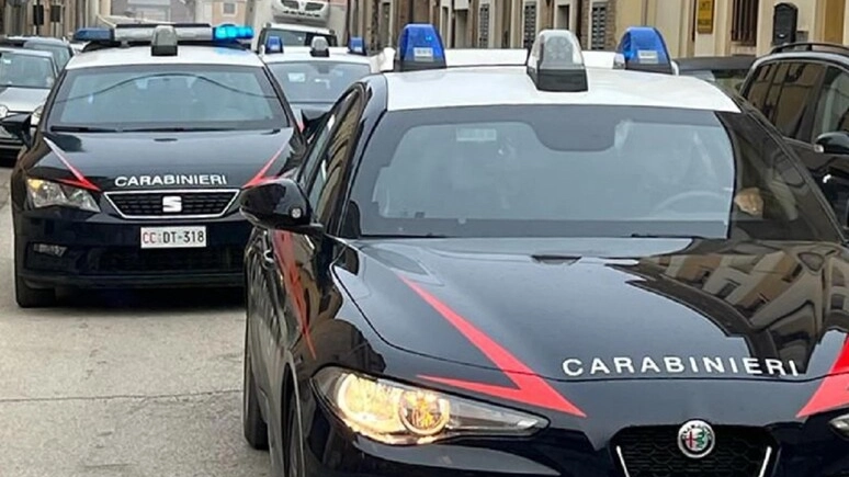 Le cinque persone sono state identificate e denunciate dai carabinieri (foto d'archivio) Le cinque persone sono state identificate e denunciate dai carabinieri (foto d'archivio)