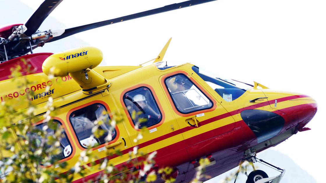 Incidente a Talamone, kite contro gli scogli. Uomo di 67 anni in ospedale Incidente a Talamone, kite contro gli scogli. Uomo di 67 anni in ospedale