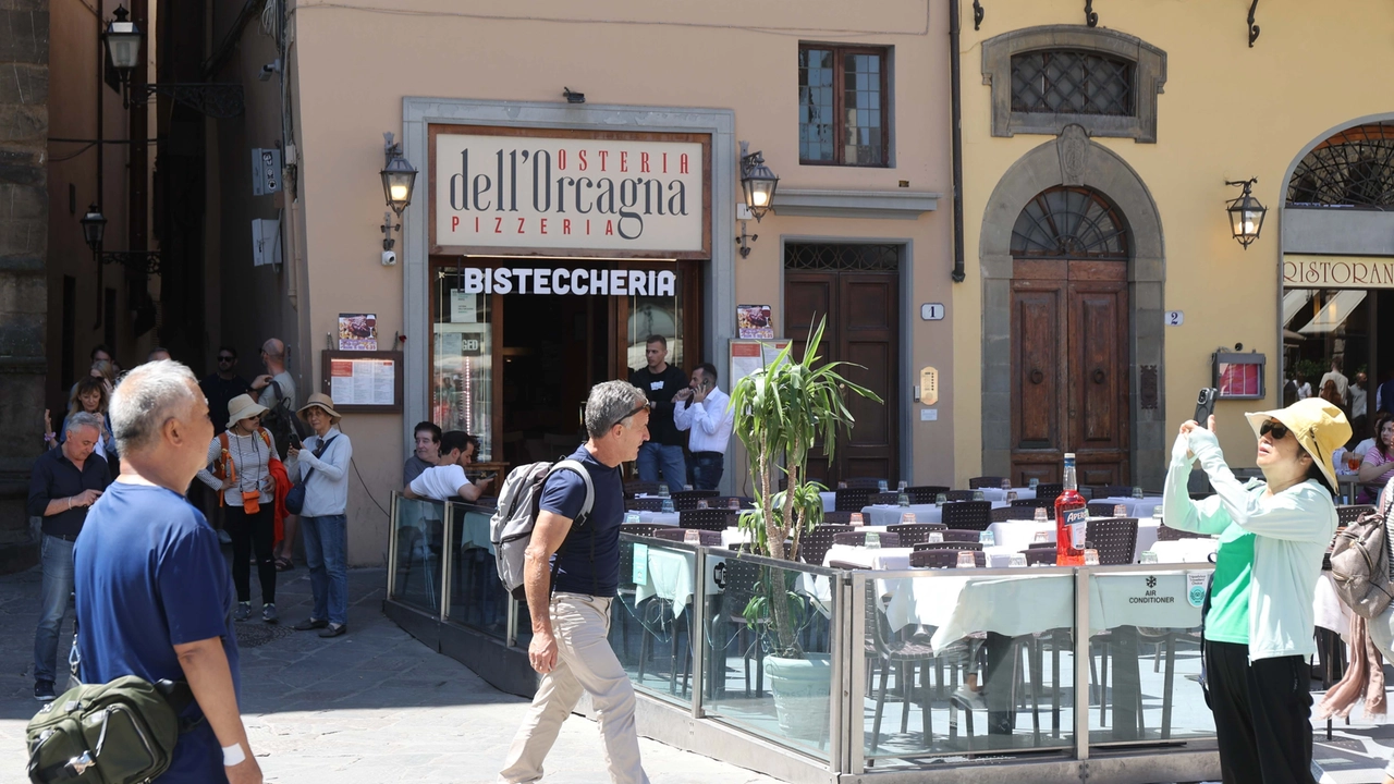 Il civico 1 di piazza della Signoria: un palazzo privato che dovrebbe essere restaurato. Ma senza “sponsor" (Foto Giuseppe Cabras/New Press Photo) Il civico 1 di piazza della Signoria: un palazzo privato che dovrebbe essere restaurato. Ma senza “sponsor" (Foto Giuseppe Cabras/New Press Photo)