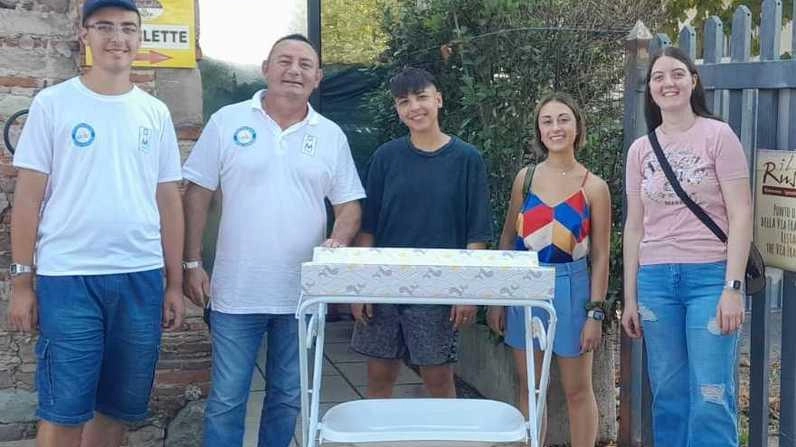 Il Rotaract Lucca e Luccasenzabarriere Odv uniscono le forze per rendere la comunità più accessibile, donando due pedane e quattro fasciatoi a esercizi locali. Il Rotaract Lucca e Luccasenzabarriere Odv uniscono le forze per rendere la comunità più accessibile, donando due pedane e quattro fasciatoi a esercizi locali.