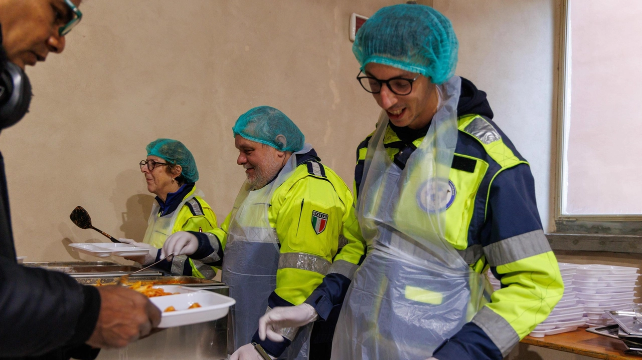 Il Comune di Pisa e l'associazione Le Piagge Convivio offrono un pranzo di Natale a ottanta persone vulnerabili. Il Comune di Pisa e l'associazione Le Piagge Convivio offrono un pranzo di Natale a ottanta persone vulnerabili.