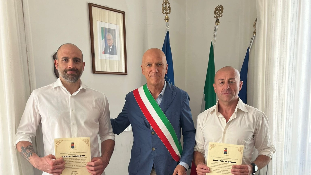 Kevin Cannoni, elettricista, il sindaco Piero Giunti e il poliziotto Dimitri Monini