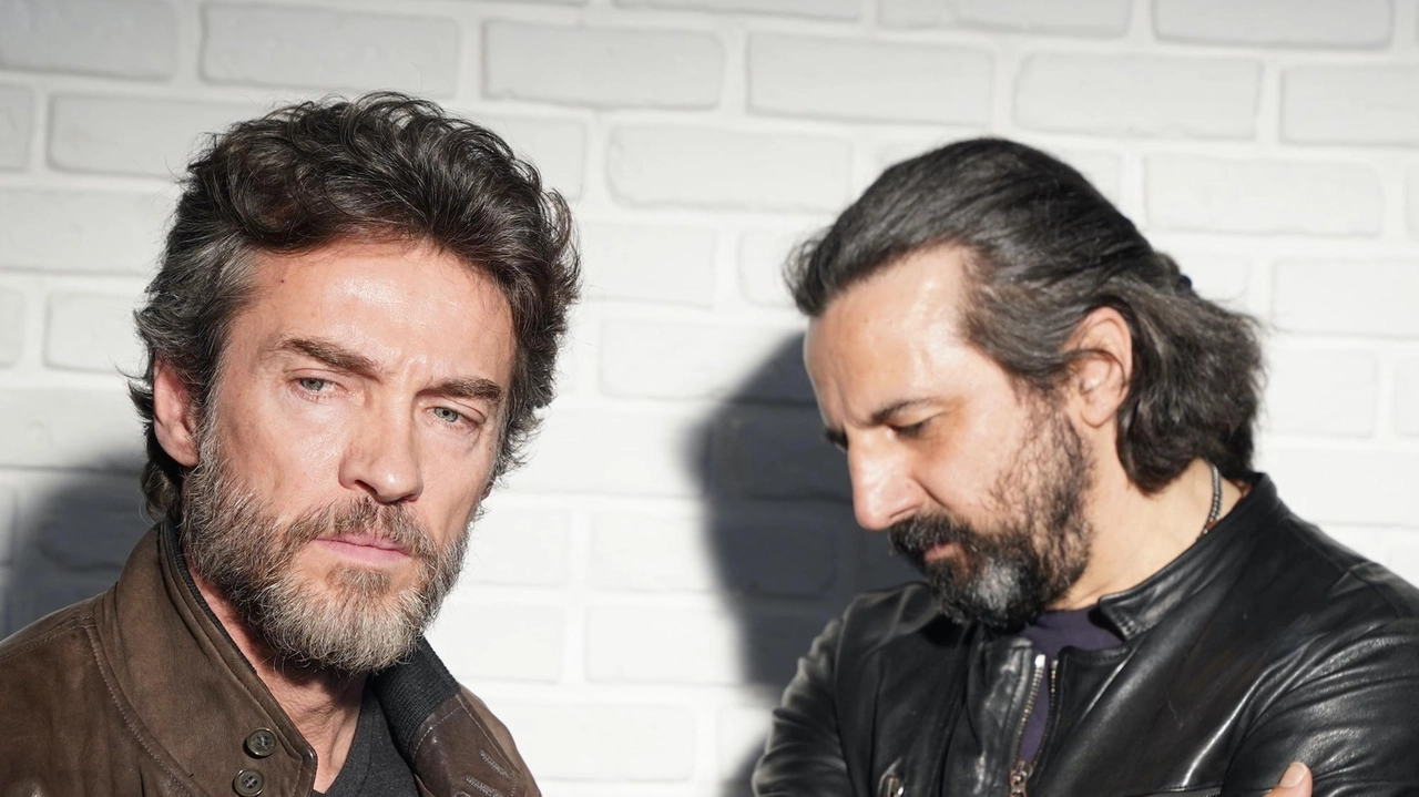 In foto i due protagonisti dello spettacolo. in scena questa sera. A sinistra l’attore Alessio Boni, a destra il musicista Omar Pedrini. In foto i due protagonisti dello spettacolo. in scena questa sera. A sinistra l’attore Alessio Boni, a destra il musicista Omar Pedrini.