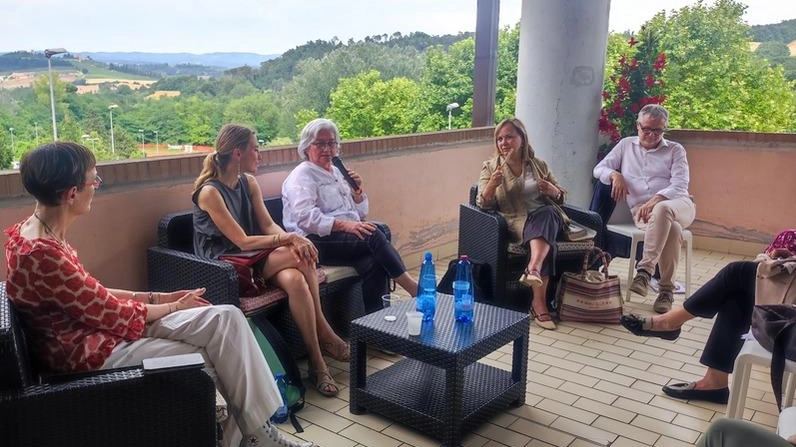 Presenti la sindaca di Poggibonsi e presidente di Anci Toscana Susanna Cenni l’assessore regionale Simone Bezzini. Rosy Bindi, già ministro della Sanità Presenti la sindaca di Poggibonsi e presidente di Anci Toscana Susanna Cenni l’assessore regionale Simone Bezzini. Rosy Bindi, già ministro della Sanità