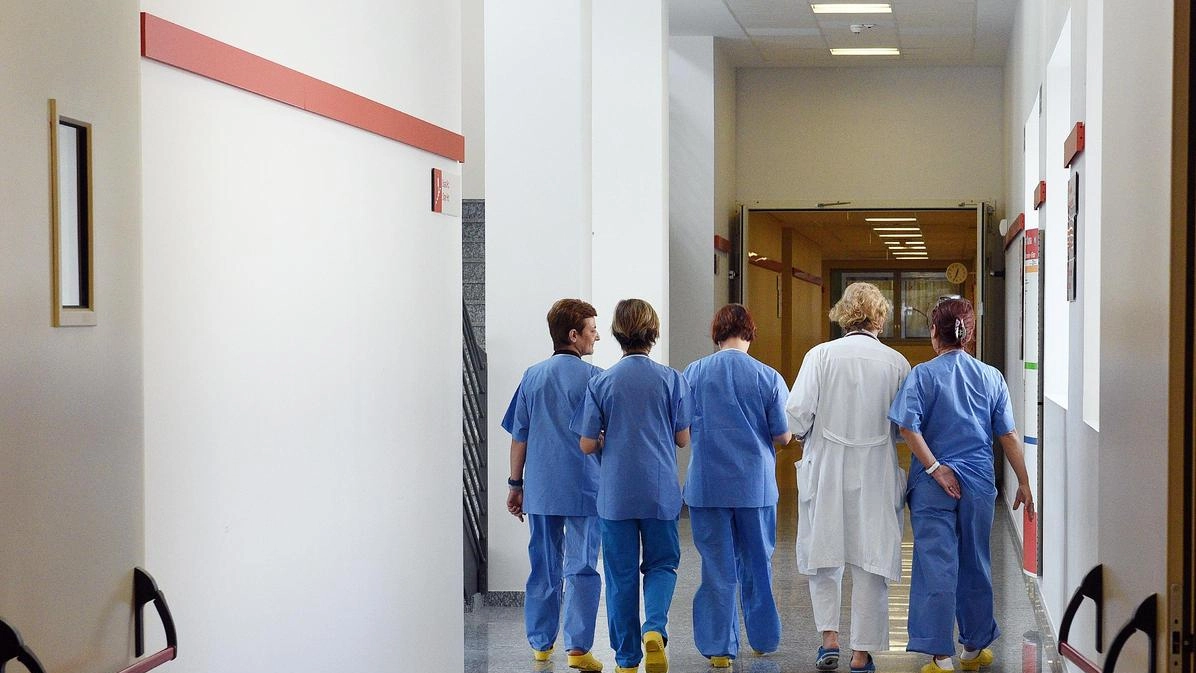 Secondo il sindacato Nursind, in Aoup mancano almeno 150 infermieri e 400 oss Secondo il sindacato Nursind, in Aoup mancano almeno 150 infermieri e 400 oss