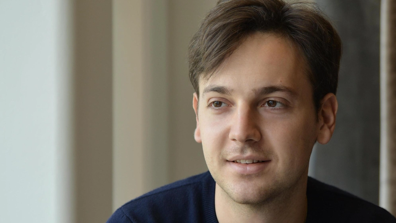 Cattani, giovane lucchese, dopo gli studi superiori si è diplomato alla scuola superiore di Pisa e adesso vive nella city per studiare gli effetti della AI nel mondo della finanza. Ecco la sua storia. Cattani, giovane lucchese, dopo gli studi superiori si è diplomato alla scuola superiore di Pisa e adesso vive nella city per studiare gli effetti della AI nel mondo della finanza. Ecco la sua storia.
