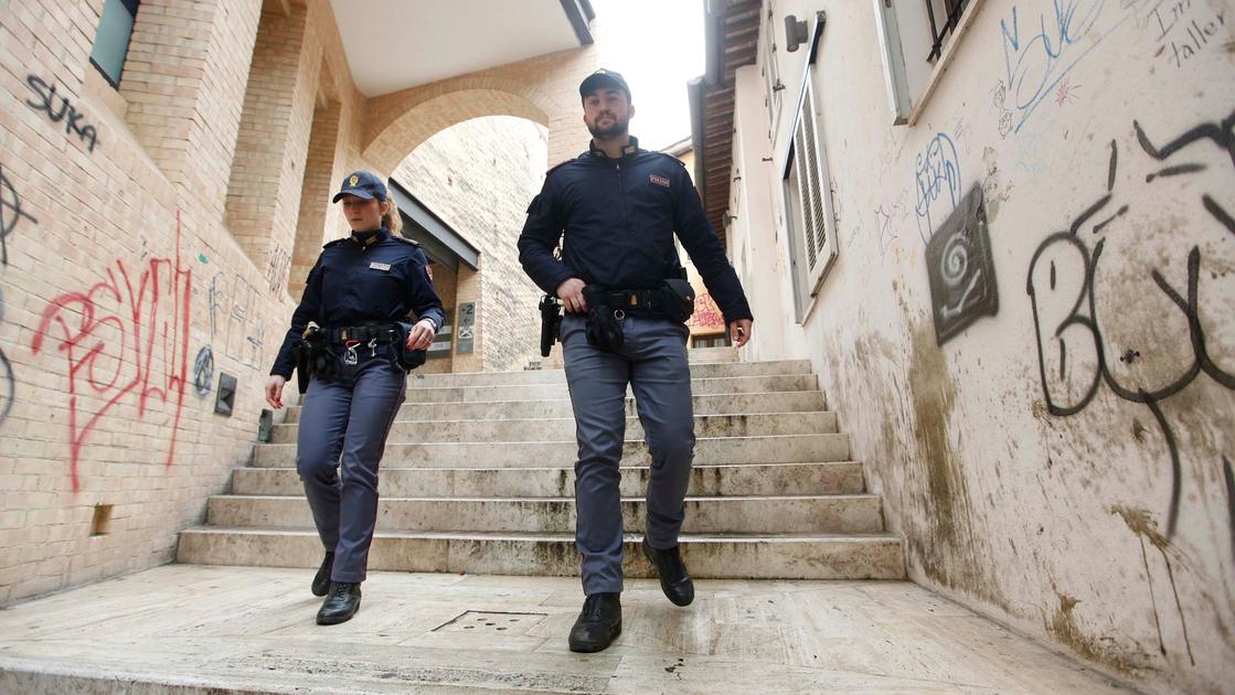 Ladro risarcisce un derubato. “Ora vuole dare i soldi anche al proprietario di furgone e attrezzi” Ladro risarcisce un derubato. “Ora vuole dare i soldi anche al proprietario di furgone e attrezzi”