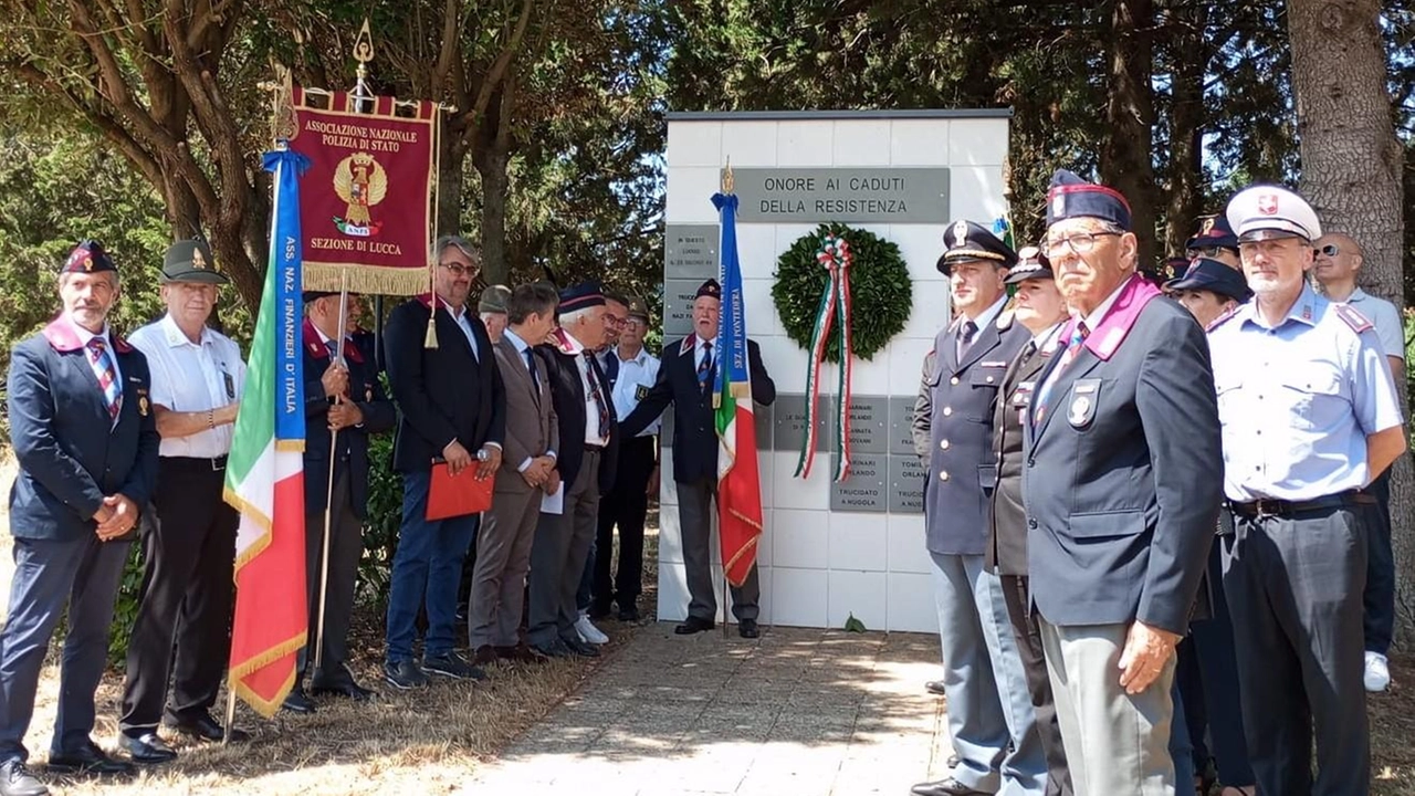 Partecipata cerimonia con autorità civili e militari della Valdera. Il restauro realizzato con il contributo dell’Anps Partecipata cerimonia con autorità civili e militari della Valdera. Il restauro realizzato con il contributo dell’Anps