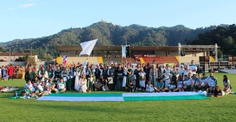 https://www.lanazione.it/image-service/view/acePublic/alias/contentid/YWQ4ODRkODEtZWMxNi00/0/scalpita-il-montebello-il-festoso-branco-di-lupi-pronto-a-dare-battaglia.jpeg