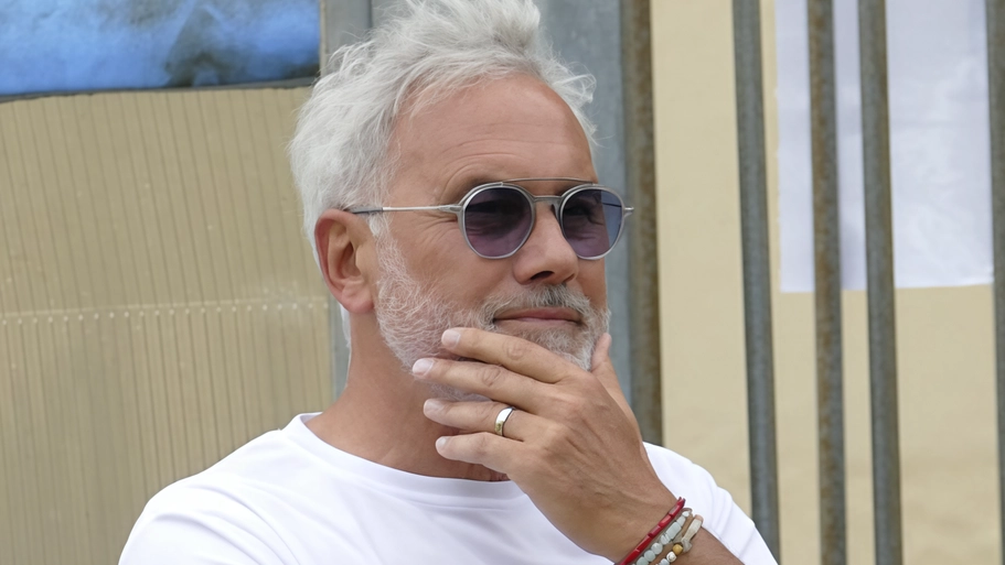 Simone Settesoldi, allenatore della Zenith Prato, esprime orgoglio per la squadra retrocessa a causa di una penalizzazione, nonostante i 41 punti sul campo. Simone Settesoldi, allenatore della Zenith Prato, esprime orgoglio per la squadra retrocessa a causa di una penalizzazione, nonostante i 41 punti sul campo.