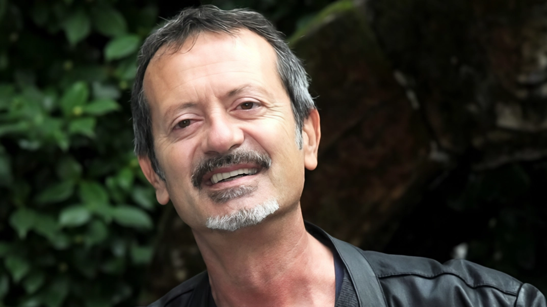 Rocco Papaleo salirà sul palco del teatro Aurora e sarà uno dei protagonisti della rassegna oltre a Veronica Pivetti e Tullio Solenghi Rocco Papaleo salirà sul palco del teatro Aurora e sarà uno dei protagonisti della rassegna oltre a Veronica Pivetti e Tullio Solenghi
