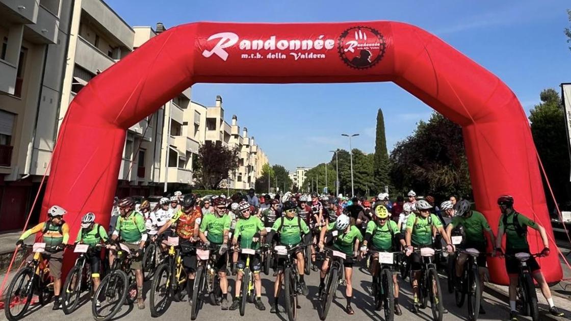 Ecodays, il giorno dei saluti. In 300 in sella tra le colline. Applausi in teatro per Mancuso Ecodays, il giorno dei saluti. In 300 in sella tra le colline. Applausi in teatro per Mancuso