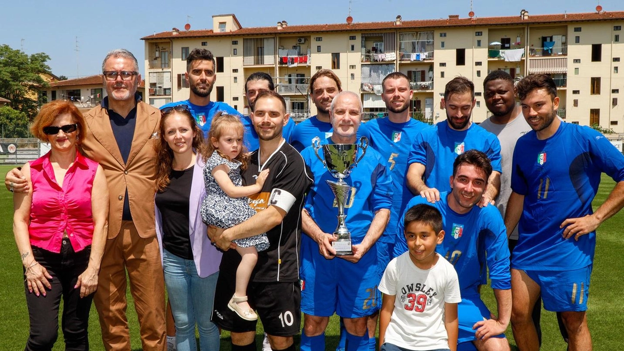 La squadra della Polizia di Stato vince il Memorial Vittorio Giordano a Firenze, ricordando l'agente scomparso. La squadra della Polizia di Stato vince il Memorial Vittorio Giordano a Firenze, ricordando l'agente scomparso.