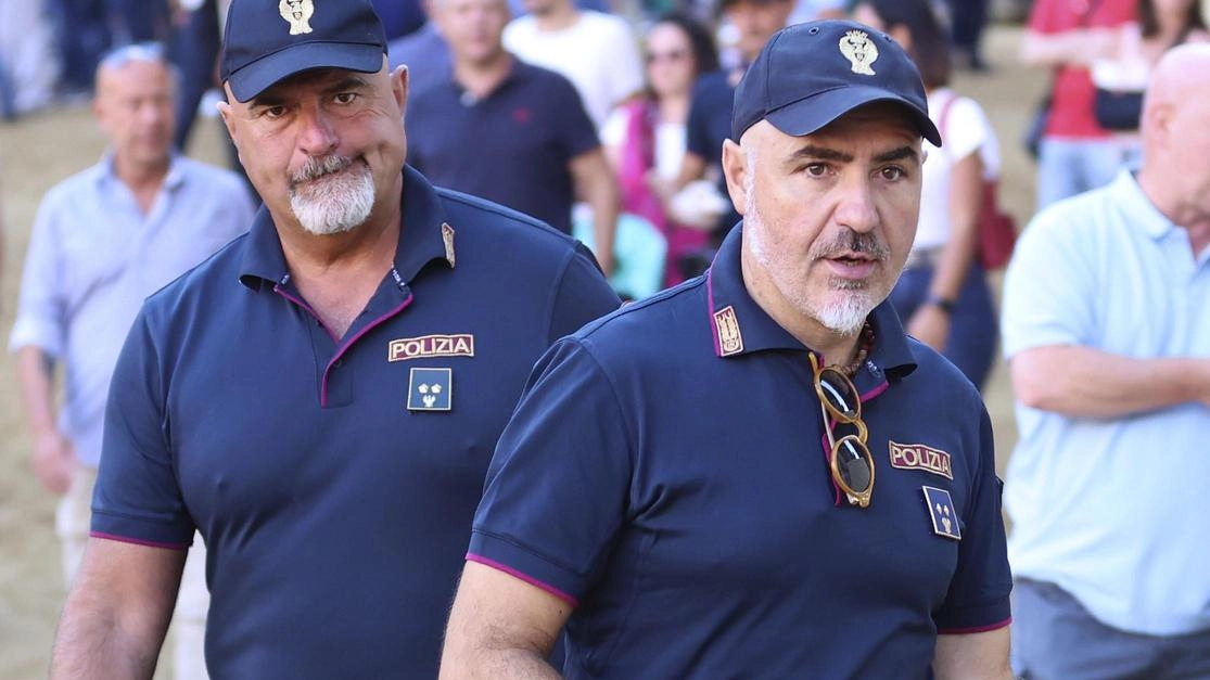 "...In tutte le loro espressioni, anche le più veraci, le Contrade identificano un esempio da rispettare e valorizzare, poiché tutelano... "...In tutte le loro espressioni, anche le più veraci, le Contrade identificano un esempio da rispettare e valorizzare, poiché tutelano...