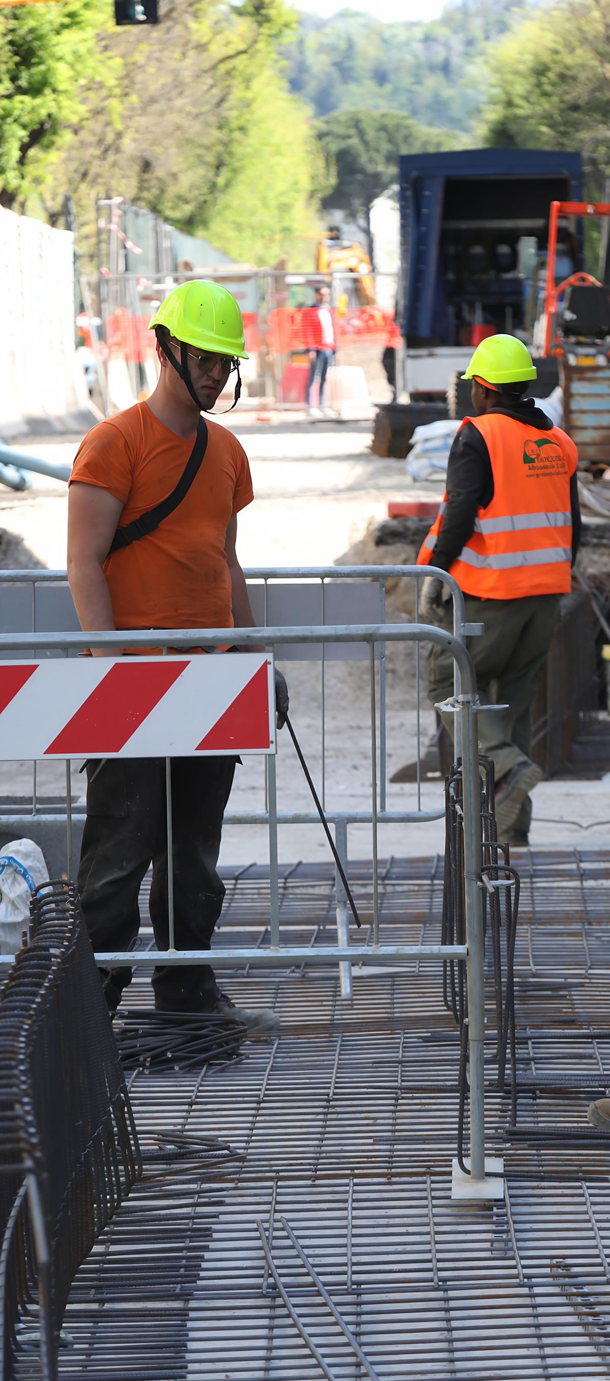 cantieri del tram alla prova dell8217autunno da settembre lavori in piazza beccaria