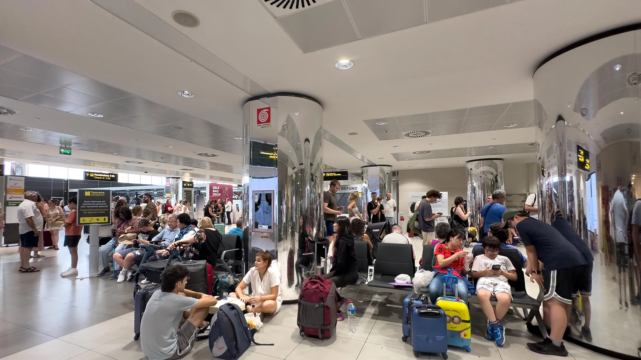 Aeroporti di Firenze e Pisa, è un aprile record: 900mila i passeggeri