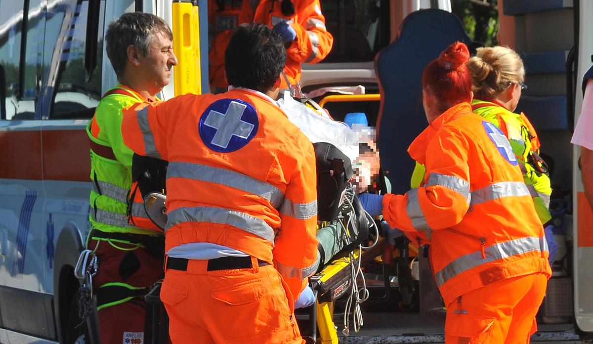 Incidente mortale, moto si schianta contro un muro: perdono la vita due giovanissimi Incidente mortale, moto si schianta contro un muro: perdono la vita due giovanissimi