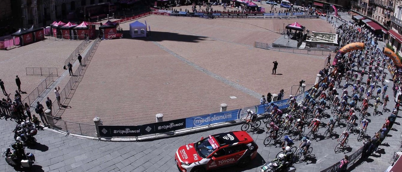 ’Fuori dal Giro’. Tante iniziative per accompagnare la carovana