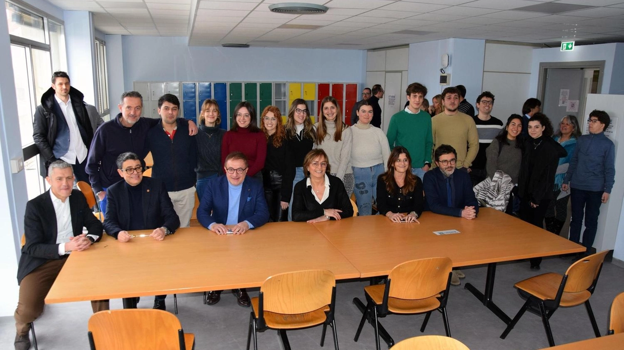 L’ateneo inaugura lo spazio ristrutturato al primo piano del secondo lotto L’ateneo inaugura lo spazio ristrutturato al primo piano del secondo lotto