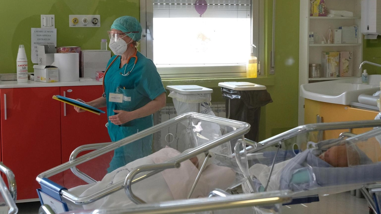 Istat: nel 2024 la fecondità in Italia scende a 1,18 figli per donna, superando il minimo storico del 1995