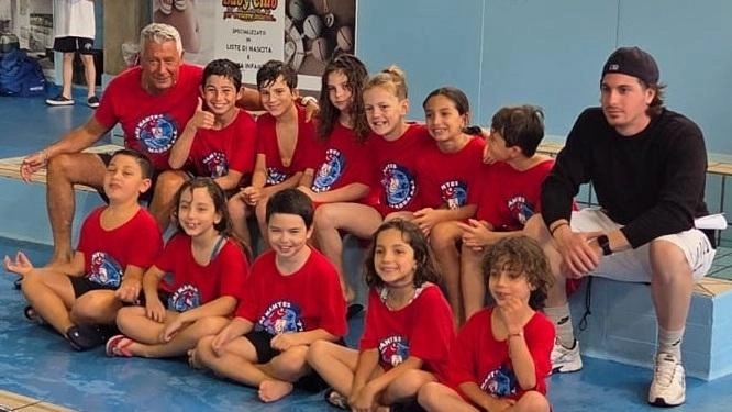 Finali di nuoto Propaganda: Rari Nantes Massa brilla alla piscina '2 Giugno'