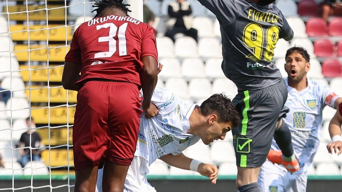 La Carrarese conquista un punto prezioso a Cittadella, mantenendo la posizione in classifica. Prossimo incontro contro il Catanzaro.