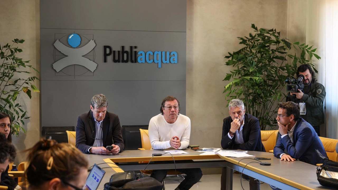 La presentazione dei lavori con i dirigenti di Publiacqua La presentazione dei lavori con i dirigenti di Publiacqua