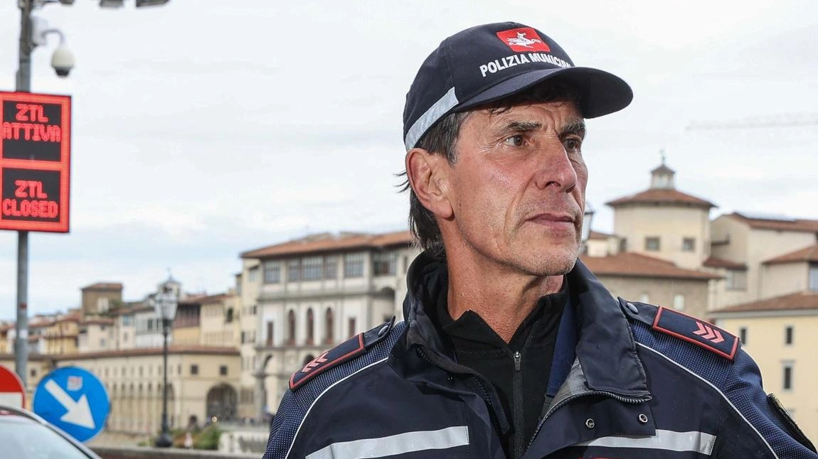 Il blitz di Municipale e Polizia di Stato Il blitz di Municipale e Polizia di Stato