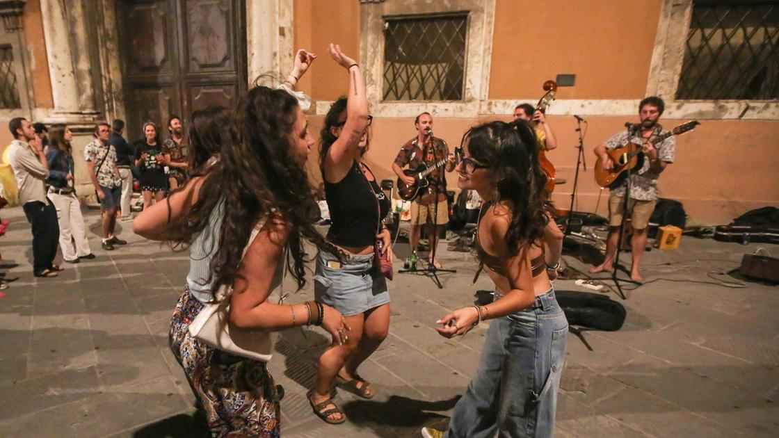 La regione è uno spettacolo. Prima per l’offerta culturale. Cinema, musica, turismo e sport trainano la crescita La regione è uno spettacolo. Prima per l’offerta culturale. Cinema, musica, turismo e sport trainano la crescita