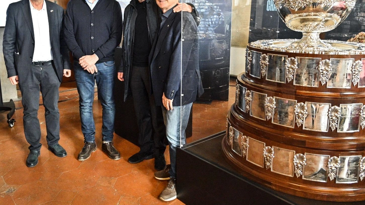 I trofei iridati saranno esposte a palazzo comunale fino alle 20 di stasera. Cardullo team manager della nazionale: "Queste coppe qua sono a casa". I trofei iridati saranno esposte a palazzo comunale fino alle 20 di stasera. Cardullo team manager della nazionale: "Queste coppe qua sono a casa".