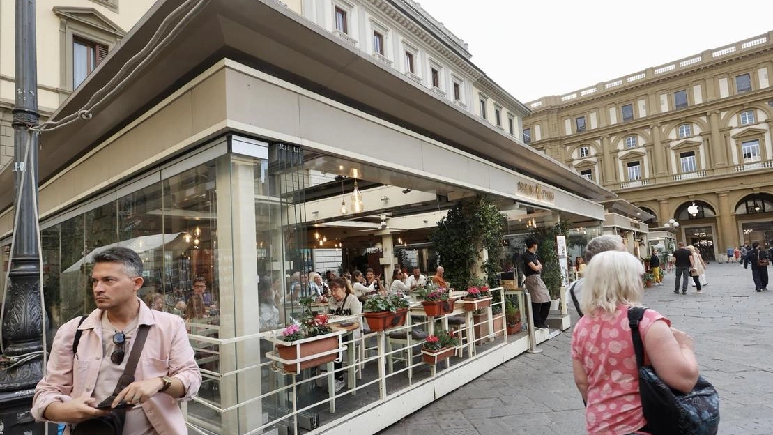 Dehors in piazza della Repubblica: la giunta approva una proroga fino a novembre Dehors in piazza della Repubblica: la giunta approva una proroga fino a novembre