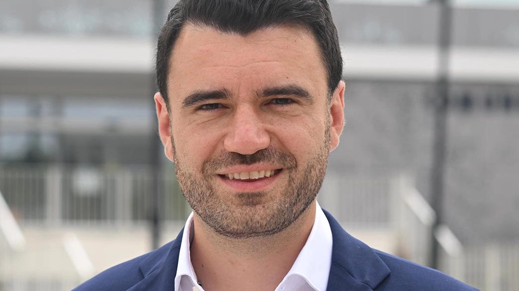 Un calcio alla burocrazia. Un documento unico per ogni tipologia di intervento, anziché una ridda di singoli provvedimenti per modificare... Un calcio alla burocrazia. Un documento unico per ogni tipologia di intervento, anziché una ridda di singoli provvedimenti per modificare...
