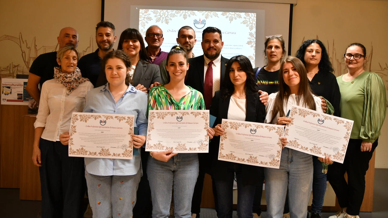 Gli infermieri neo laureati ieri al Noa (foto di Paola Nizza) Gli infermieri neo laureati ieri al Noa (foto di Paola Nizza)