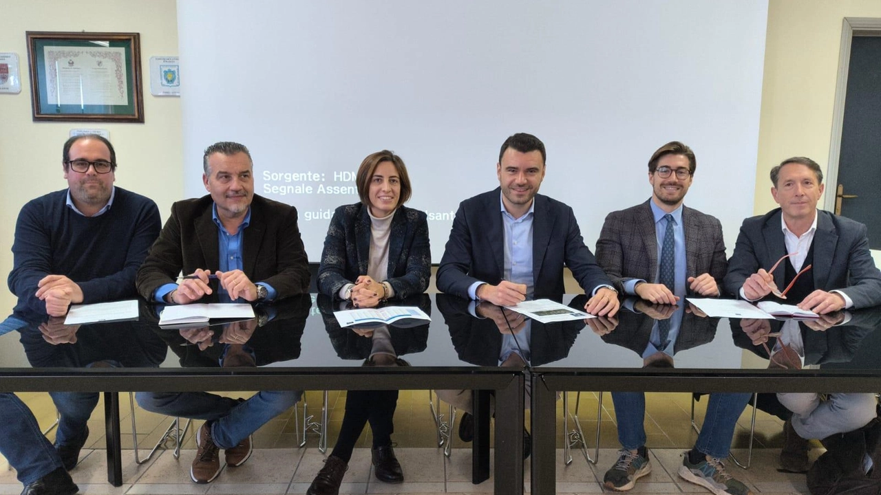 L’incontrto del tavolo della mobilità avvenuti ieri nella sede comunale di Capannori con i rappresentanti degli enti L’incontrto del tavolo della mobilità avvenuti ieri nella sede comunale di Capannori con i rappresentanti degli enti