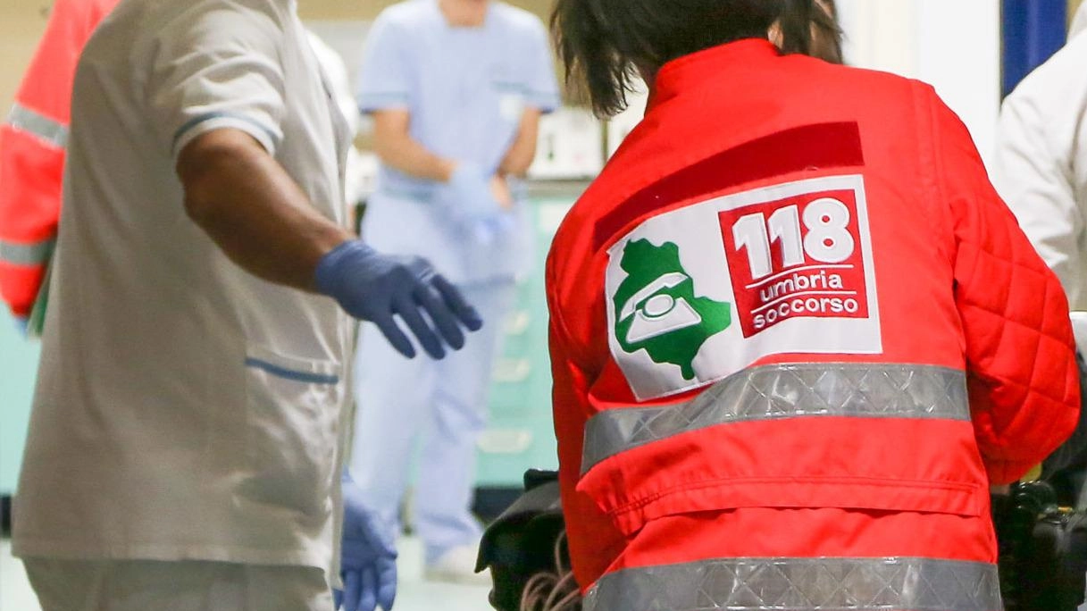 Da lunedì sarà attivo il nuovo numero della guardia medica per necessità non urgenti. In alto: il dg della Asl D’Urso e la responsabile del servizio Rocchi Da lunedì sarà attivo il nuovo numero della guardia medica per necessità non urgenti. In alto: il dg della Asl D’Urso e la responsabile del servizio Rocchi
