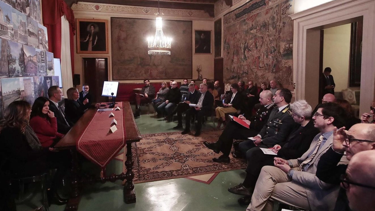 A presiedere la riunione sull’immigrazione è stato il prefetto Matilde Pirrera alla presenza di forze dell’ordine, operatori. che si opccupano di accoglienza,. tribunale, università e sindacati A presiedere la riunione sull’immigrazione è stato il prefetto Matilde Pirrera alla presenza di forze dell’ordine, operatori. che si opccupano di accoglienza,. tribunale, università e sindacati