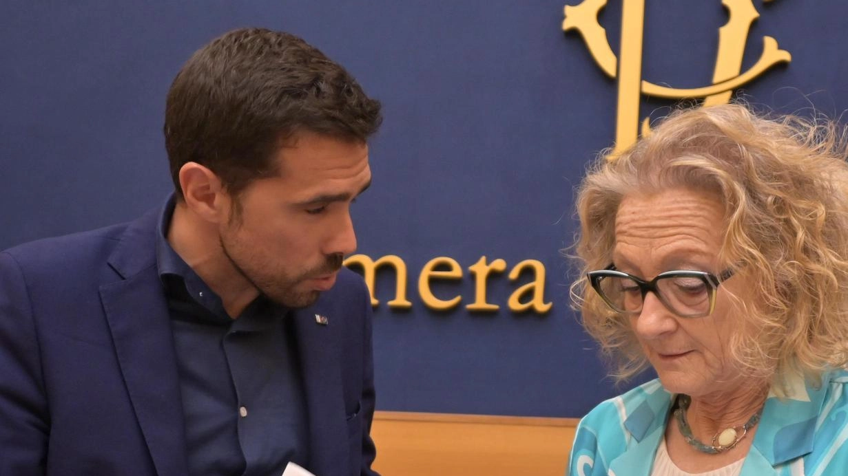 Giani e i "no alla svendita". Il sindaco Fabio: "La Banca pensa al futuro della città" Giani e i "no alla svendita". Il sindaco Fabio: "La Banca pensa al futuro della città"