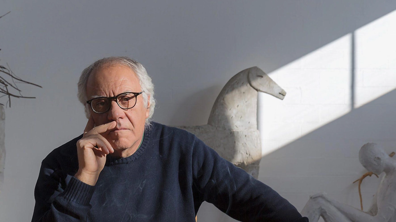 È uno dei maggiori esponenti della Transavanguardia. Le sue opere uniscono pittura, scultura e simboli arcaici, in uno stile evocativo... È uno dei maggiori esponenti della Transavanguardia. Le sue opere uniscono pittura, scultura e simboli arcaici, in uno stile evocativo...
