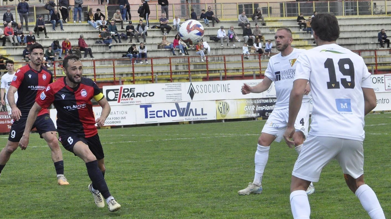 POGGIBONSI 0 FLAMINIA 2 POGGIBONSI (3-5-2): Pacini; Martucci, Borri, Fremura; Cecconi (83’ Mignani), Valori (58’ Salvadori), Mazzolli, Bigica, D’Amato (67’ Lepri); Bellini, Belli (58’...