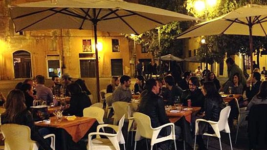 Piazza Chiara Gambacorti alias Piazza della Pera: sui social e con volantini si. annuncia una manifestazione contro le ordinanze del Comune Piazza Chiara Gambacorti alias Piazza della Pera: sui social e con volantini si. annuncia una manifestazione contro le ordinanze del Comune
