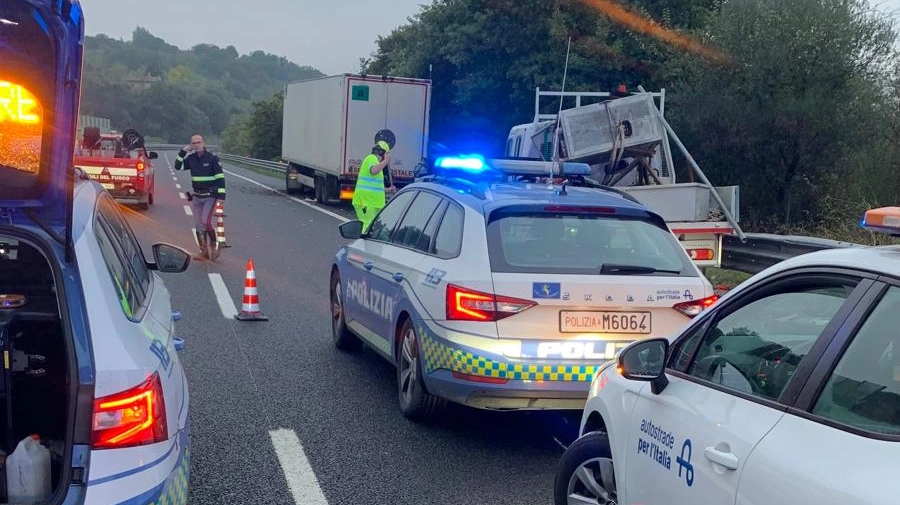 Incidente mortale sull'autostrada A1: due persone decedute Incidente mortale sull'autostrada A1: due persone decedute